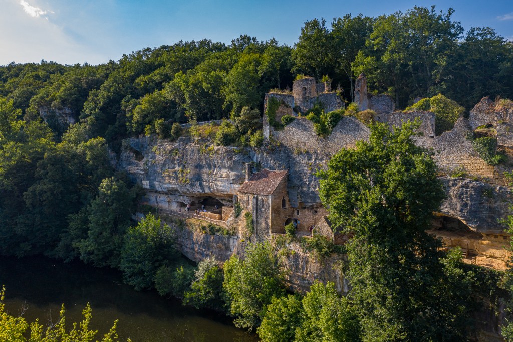 village troglodyte magdalenien dordogne histoire